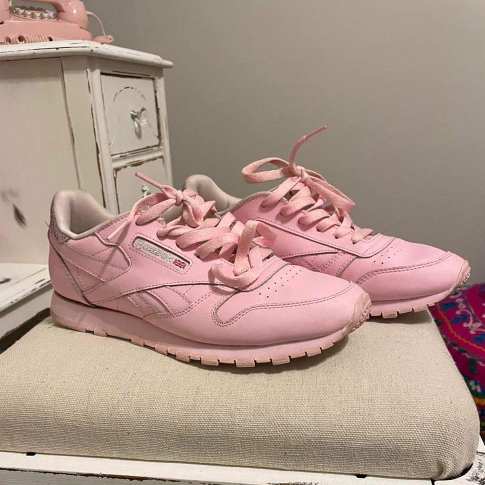 retro pink reebok classics.